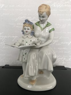 Porcelāna figūriņa "Drīz uz skolu"