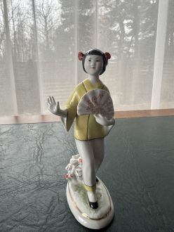 Статуэтка "Китаянка с веером"  ЛФЗ