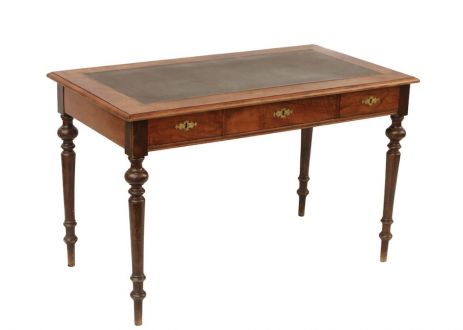 Письменный стол в стиле Ренессанса