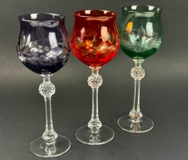 Кrāsainas kristāla vīna glāzes Vācija