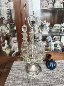 Antīks garšvielu plaukts