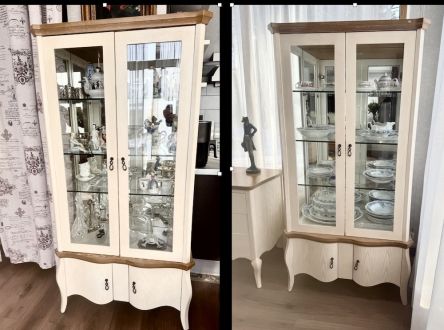 Divas (pārotas) ozolkoka vitrīnas