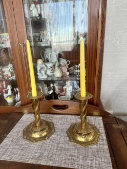 Пара антикварных подсвечников из латуни