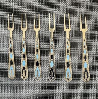 6 серебряных вилочек