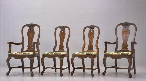 Комплект из антикварных дубовых кресел и стульев