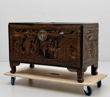 Сундук из камфорного дерева