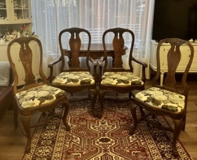 Комплект из  антикварных дубовых  кресел  и  стульев