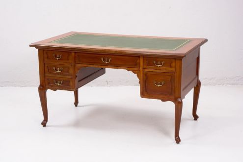 Письменный стол в английском стиле