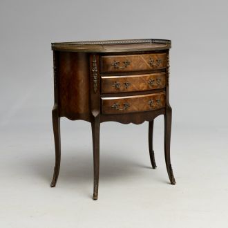 Комод с ажурным бортиком