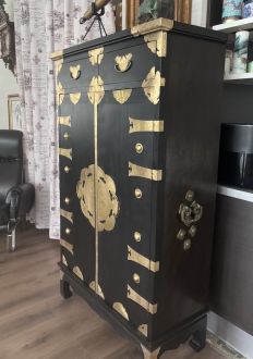 Азиатский шкаф в стиле тансу